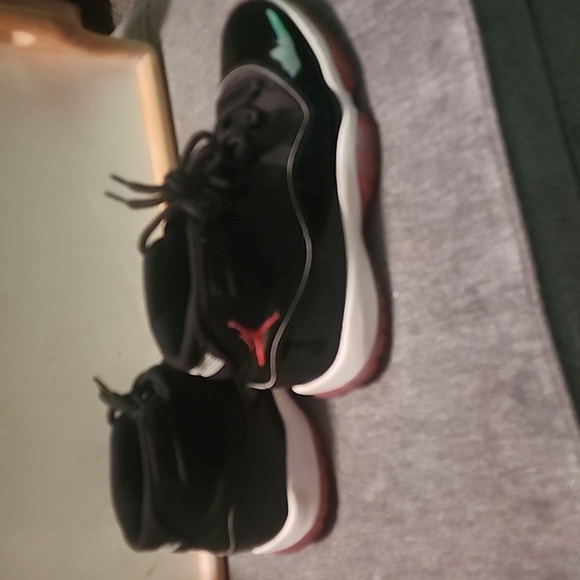 Jordan retro 11 - bred - size 10 - Picture 3 of 3